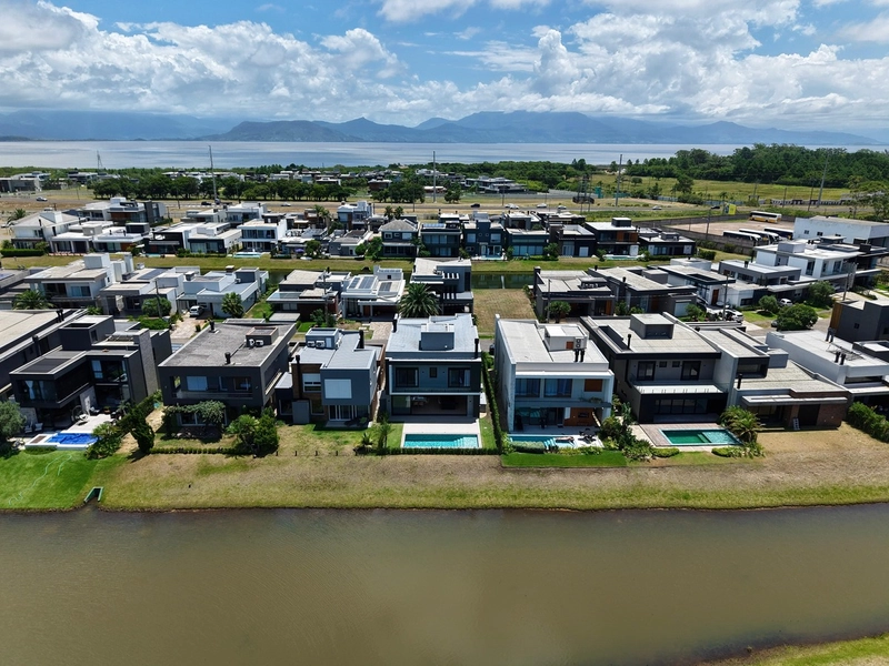 Sobrado 4 suítes Beira Lago- Cond Capão Ilhas -Capão da Canoa: 9ª foto da galeria de imagens do imóvel