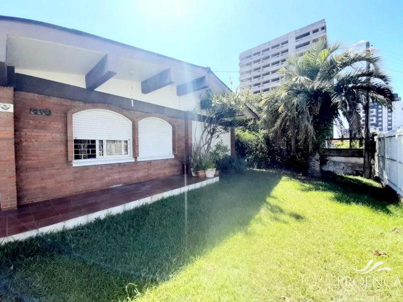 Casa de 4 dormitórios, sendo 1  nos fundos, amplo terreno 14x30.: 1ª foto da galeria de imagens do imóvel