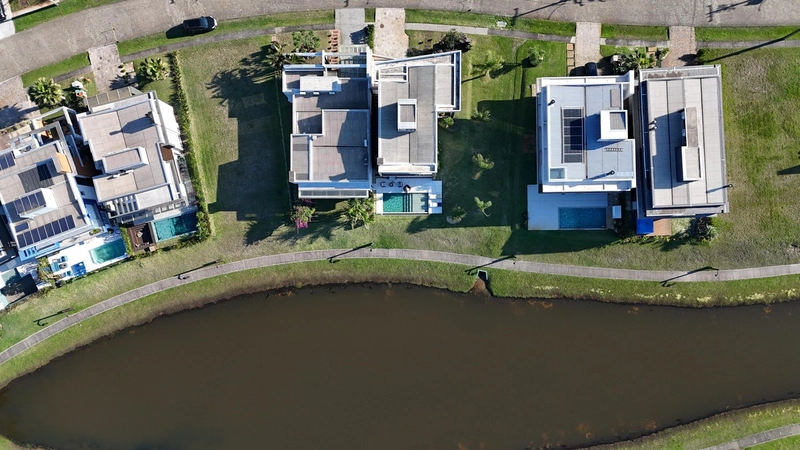 Sobrado Beira Lago 4 suítes - Condomínio Capão Ilhas - Capão da Canoa.: 6ª foto da galeria de imagens do imóvel