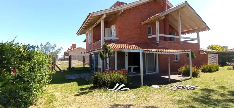 Casa 3 dormitórios na Zona Nova em Capão da Canoa: 1ª foto da galeria de imagens do imóvel