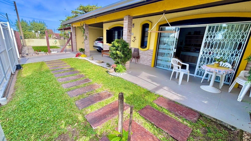 Casa 02 quadras do mar  á venda em Atlântida Sul Osorio: 3ª foto da galeria de imagens do imóvel