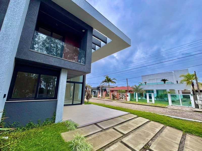 Sobrado novo em Xangrilá próximo ao mar: 3ª foto da galeria de imagens do imóvel