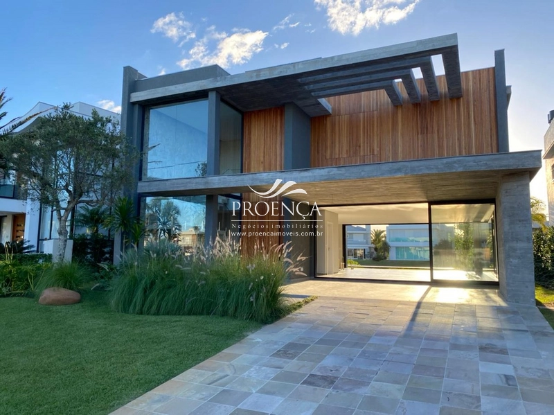 Casa Punta Beira Lago, 4 suítes + dependência, 356m².: 1ª foto da galeria de imagens do imóvel