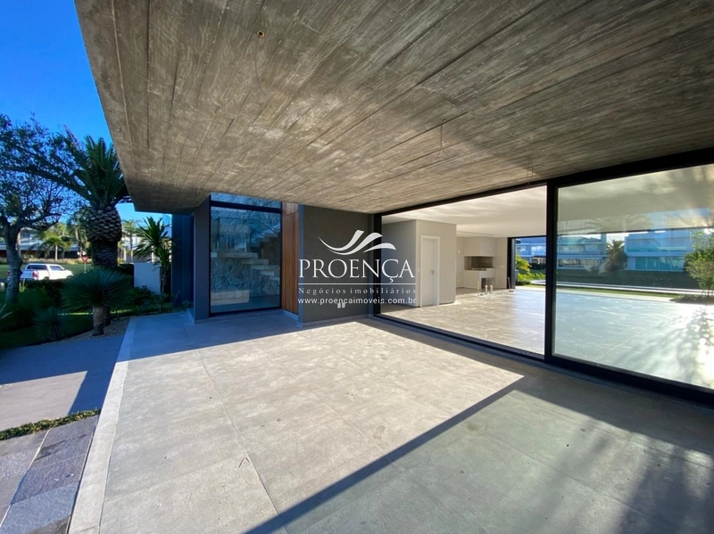 Casa Punta Beira Lago, 4 suítes + dependência, 356m².: 4ª foto da galeria de imagens do imóvel