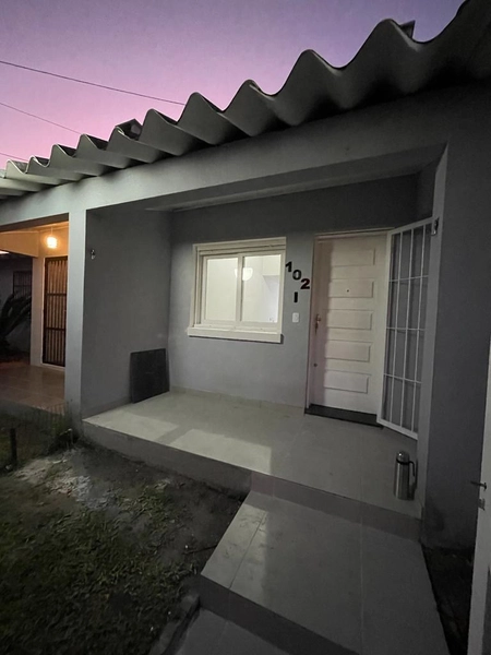 Sobrado geminado localizado dentro de condominínio fechado.: 1ª foto da galeria de imagens do imóvel
