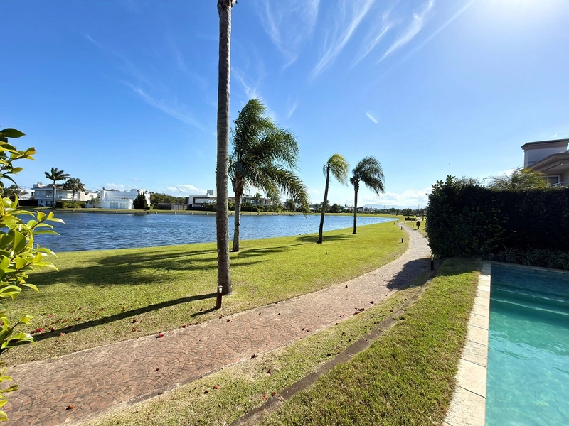 SOBRADO À VENDA EM ATLÂNTIDA! BEIRA-LAGO • 4 SUÍTES • 823 M² DE TERRENO: 24ª foto da galeria de imagens do imóvel