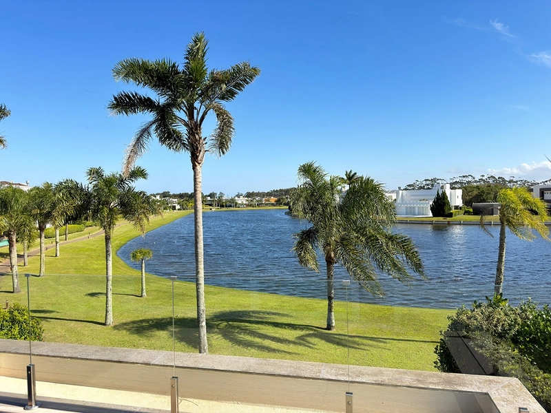 SOBRADO À VENDA EM ATLÂNTIDA! BEIRA-LAGO • 4 SUÍTES • 823 M² DE TERRENO: 63ª foto da galeria de imagens do imóvel