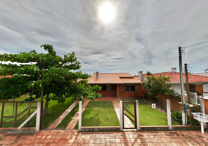CASA COM PISCINA EM XANGRI-LÁ!!: 1ª foto da galeria de imagens do imóvel