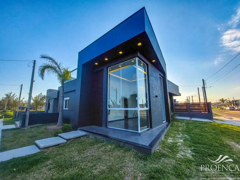 Casa com piscina, 3 dormitórios em Capão da Canoa: 1ª foto da galeria de imagens do imóvel