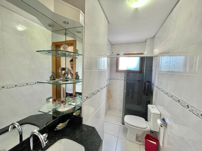 Apartamento com 02 dormitórios no centro de Capão da Canoa.: 3ª foto da galeria de imagens do imóvel