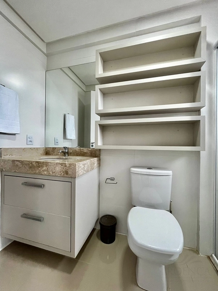 Apartamento Mobiliado com Terraço Apenas a 1 Quadra do Mar: 12ª foto da galeria de imagens do imóvel