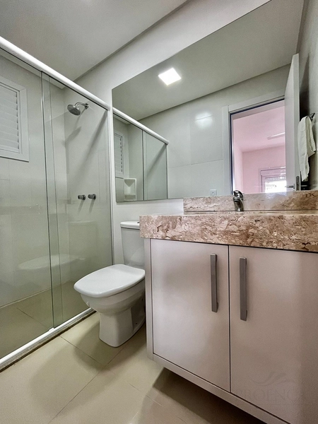 Apartamento Mobiliado com Terraço Apenas a 1 Quadra do Mar: 13ª foto da galeria de imagens do imóvel