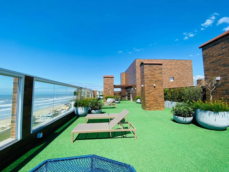 Apartamento Mobiliado com Terraço Apenas a 1 Quadra do Mar: 11ª foto da galeria de imagens do imóvel