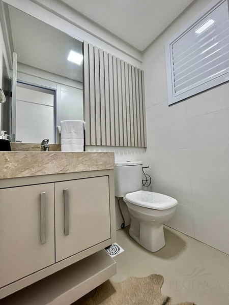 Apartamento Mobiliado com Terraço Apenas a 1 Quadra do Mar: 4ª foto da galeria de imagens do imóvel