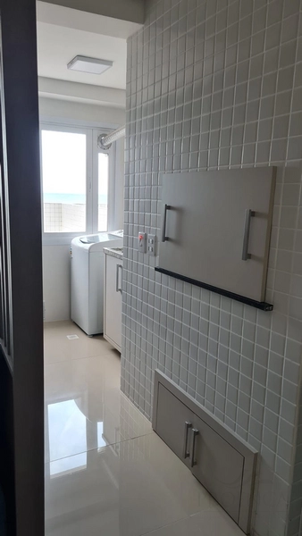 Apartamento Mobiliado com Terraço Apenas a 1 Quadra do Mar: 10ª foto da galeria de imagens do imóvel