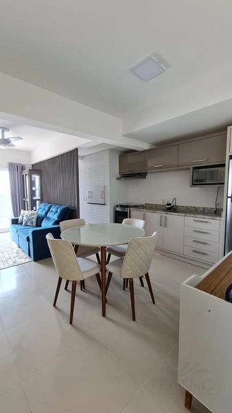 Apartamento Mobiliado com Terraço Apenas a 1 Quadra do Mar: 2ª foto da galeria de imagens do imóvel