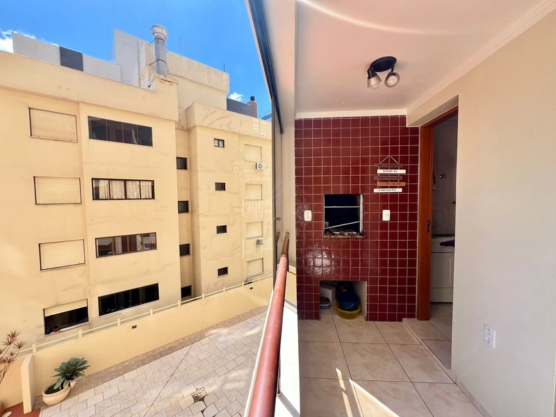 Duplex com 02 dormitórios, Mobiliado, sacada em L a 03 quadras do mar: 29ª foto da galeria de imagens do imóvel