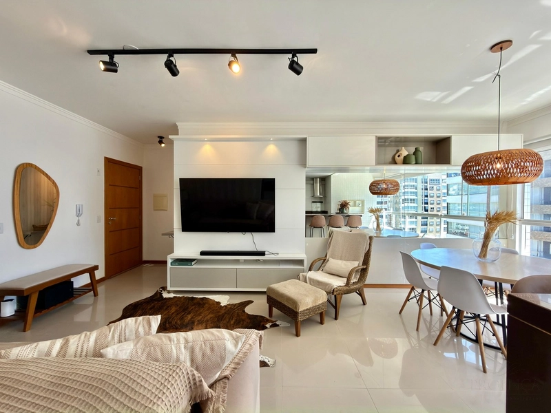 APARTAMENTO NO BAIRRO NAVEGANTES, ENTRE A PRAÇA TIARAJU E A AVENIDA UB: 1ª foto da galeria de imagens do imóvel