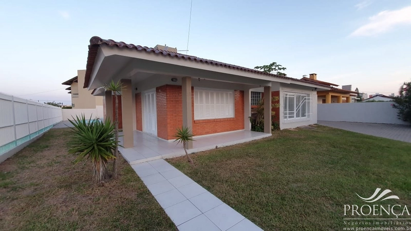 Excelente Casa Térrea sendo 4 Dormitórios, 2 suítes, a próximo do Mar.: 1ª foto da galeria de imagens do imóvel