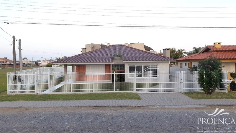 Excelente Casa Térrea sendo 4 Dormitórios, 2 suítes, a próximo do Mar.: 2ª foto da galeria de imagens do imóvel