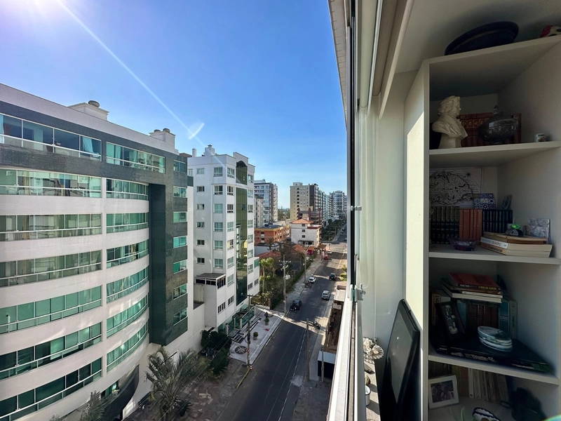 Localizado apenas 3 quadras do MAR, sendo 02: 7ª foto da galeria de imagens do imóvel