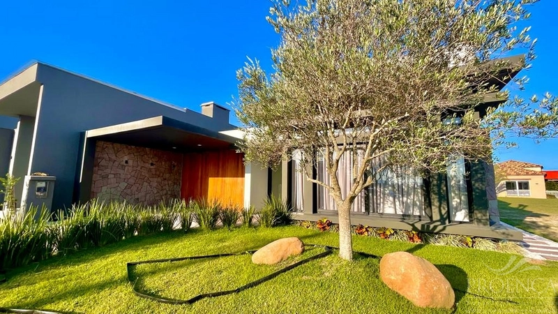 Casa em Condomínio em XANGRI-LÁ com 4 suítes - Riviera: 1ª foto da galeria de imagens do imóvel