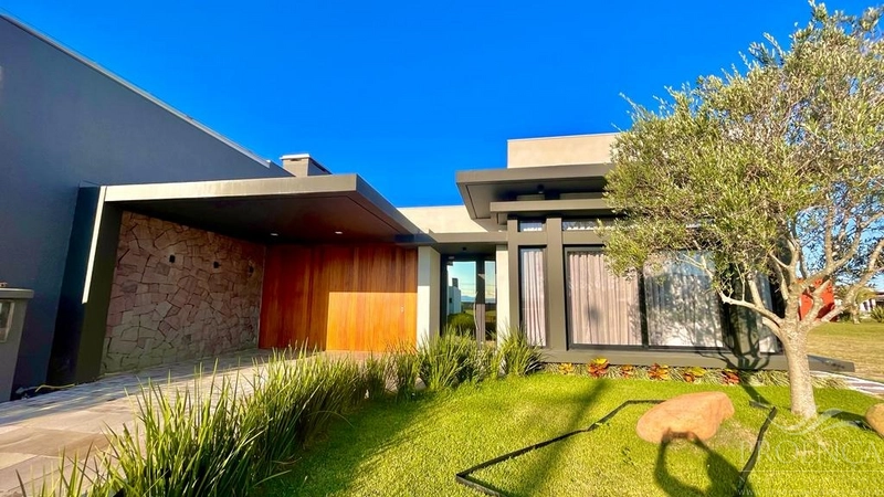 Casa em Condomínio em XANGRI-LÁ com 4 suítes - Riviera: 3ª foto da galeria de imagens do imóvel