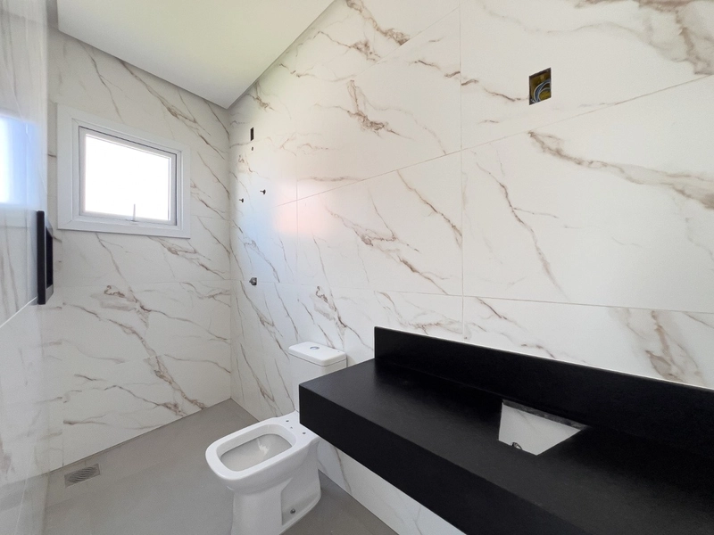 Casa nova em zona nobre de Capão !: 10ª foto da galeria de imagens do imóvel