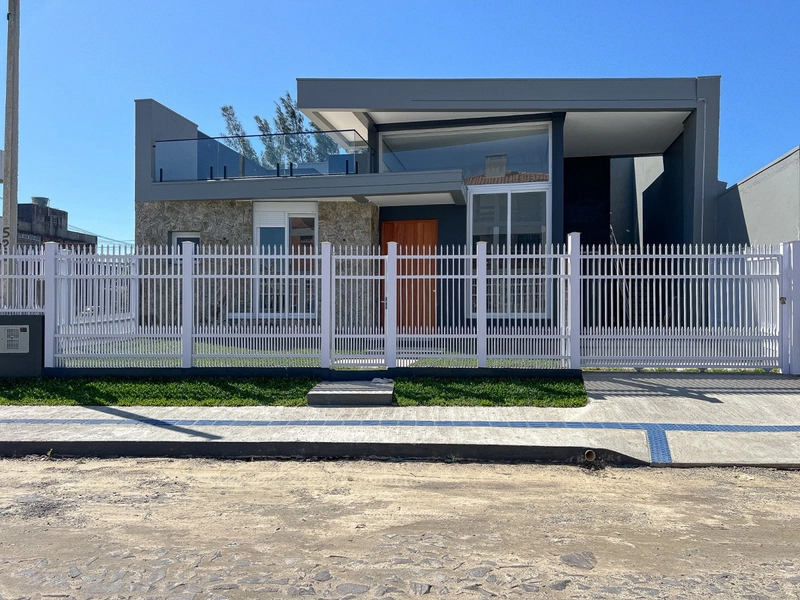 Casa nova em zona nobre de Capão !: 1ª foto da galeria de imagens do imóvel