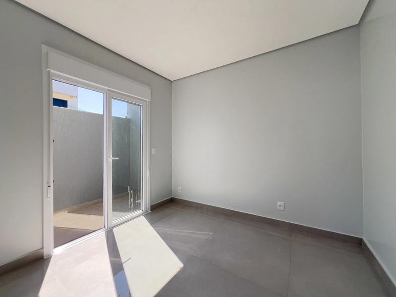 Casa nova em zona nobre de Capão !: 13ª foto da galeria de imagens do imóvel