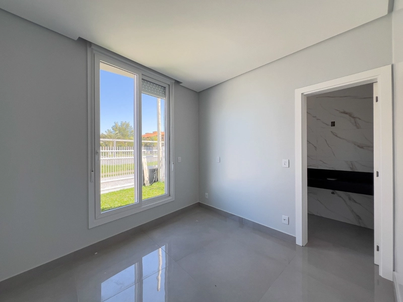 Casa nova em zona nobre de Capão !: 11ª foto da galeria de imagens do imóvel