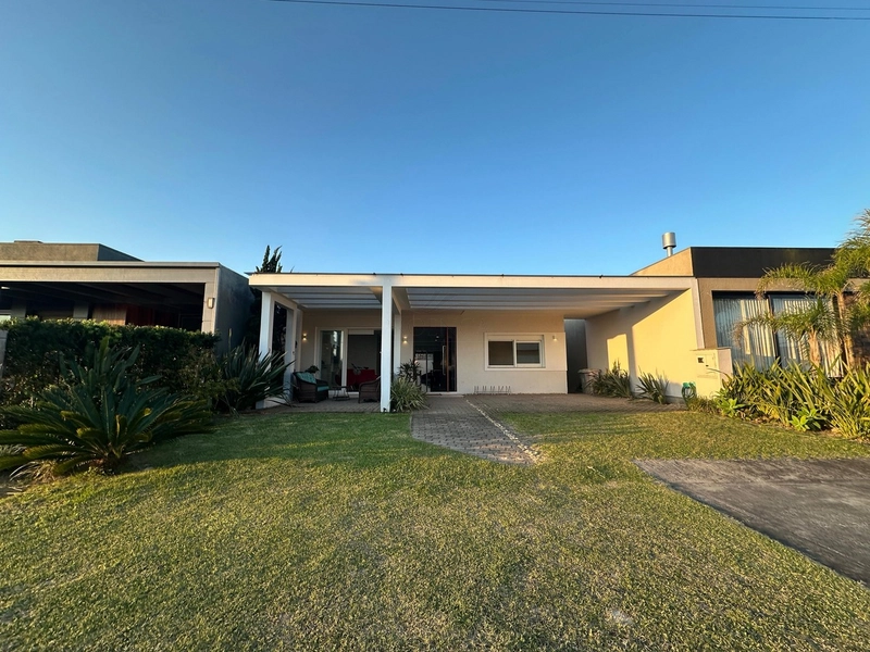 Excelente Casa térrea à venda no Condomínio Riveira Xangri-lá: 1ª foto da galeria de imagens do imóvel