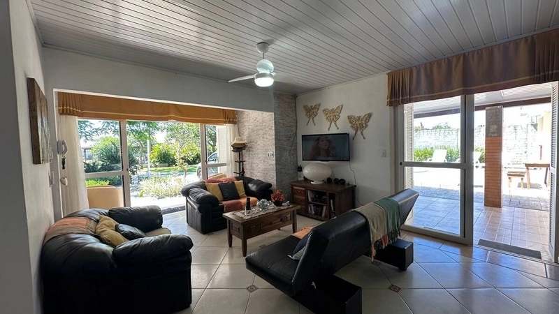 Excelente casa a venda bairro Araça próxima do mar Capão da Canoa: 3ª foto da galeria de imagens do imóvel