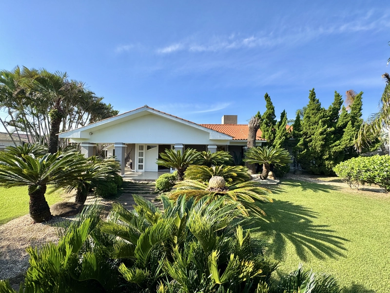 CASA TÉRREA EM REGIÃO NOBRE DE XANGRI-LÁ!: 6ª foto da galeria de imagens do imóvel
