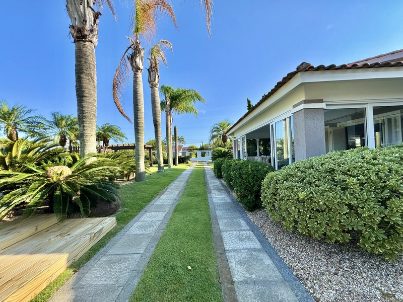 CASA TÉRREA EM REGIÃO NOBRE DE XANGRI-LÁ!: 1ª foto da galeria de imagens do imóvel