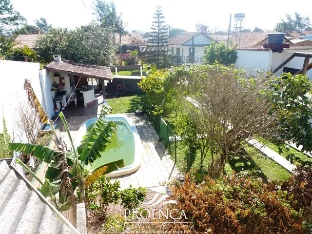 Casa a venda 03 dormitórios com piscina em Capão da Canoa: 2ª foto da galeria de imagens do imóvel