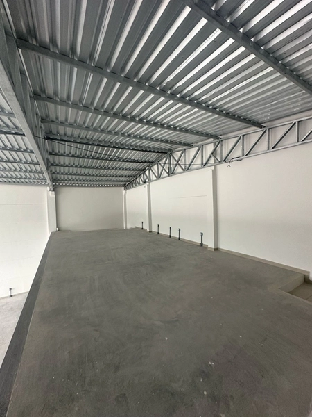 Loja comercial com 300m² de área Av. Rudá centro Capão da Canoa: 1ª foto da galeria de imagens do imóvel