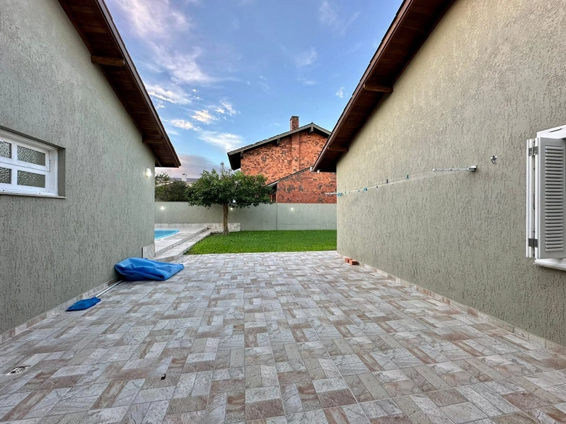Casa 3 Dormitórios com suíte Com piscina  Capão Novo: 5ª foto da galeria de imagens do imóvel