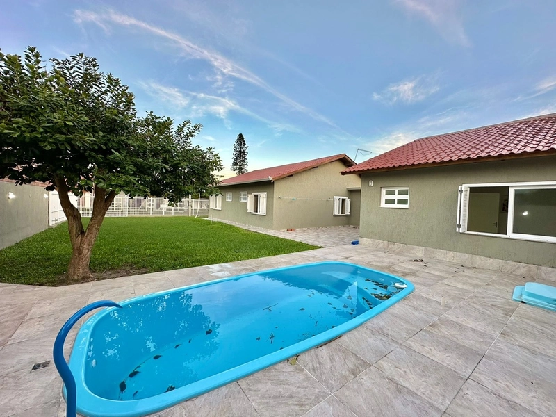 Casa 3 Dormitórios com suíte Com piscina  Capão Novo: 1ª foto da galeria de imagens do imóvel