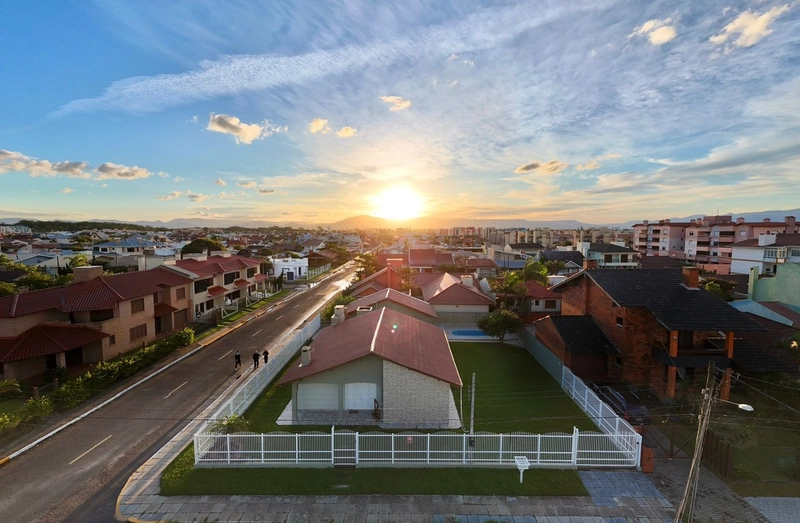 Casa 3 Dormitórios com suíte Com piscina  Capão Novo: 3ª foto da galeria de imagens do imóvel