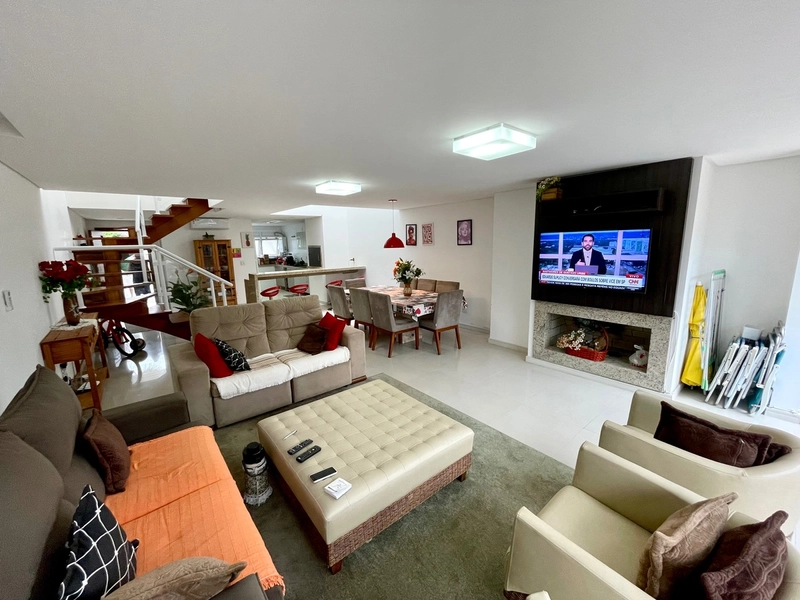 Casa em condomínio fechado a beira mar no centro de Atlântida: 2ª foto da galeria de imagens do imóvel