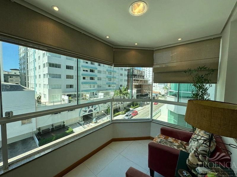 Apartamento com dois dormitórios, sacada de frente em Capão Da Canoa.: 1ª foto da galeria de imagens do imóvel