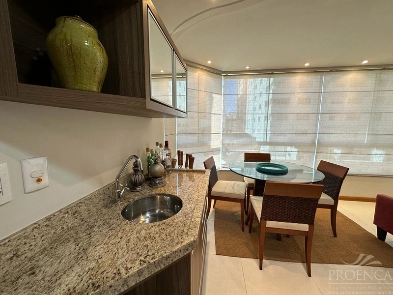 Apartamento com dois dormitórios, sacada de frente em Capão Da Canoa.: 11ª foto da galeria de imagens do imóvel