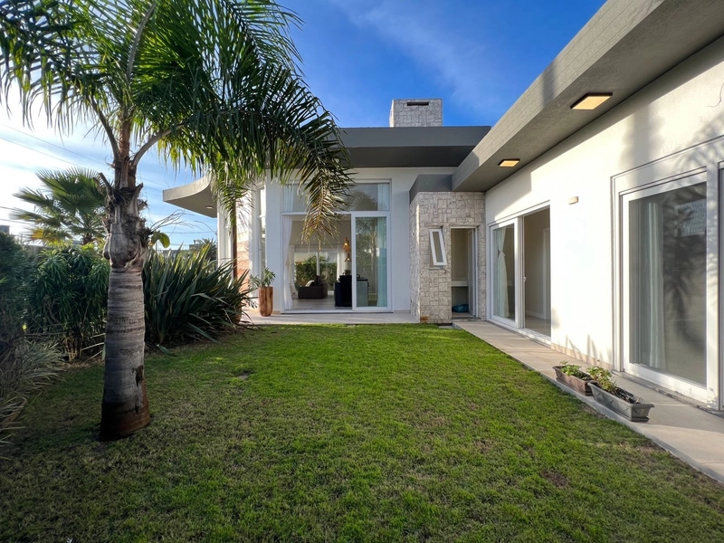 Casas à venda em Xangri-Lá, Condomínio Quintas do Lago: 1ª foto da galeria de imagens do imóvel