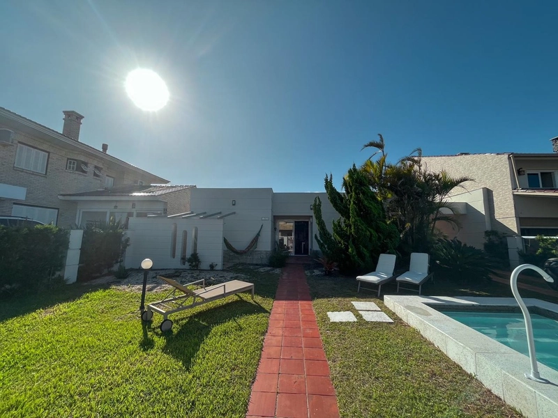 Casa com piscina na região do Caburé em Atlântida!: 2ª foto da galeria de imagens do imóvel