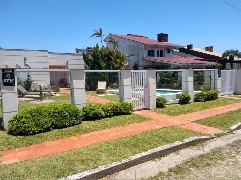 Casa com piscina na região do Caburé em Atlântida!: 3ª foto da galeria de imagens do imóvel