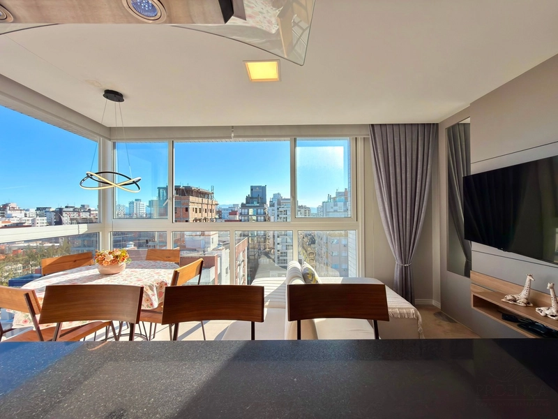 APARTAMENTO COM VISTA MAR AO LADO DA PRAÇA FLÁVIO BOIANOVSKI A UMA QUA: 3ª foto da galeria de imagens do imóvel
