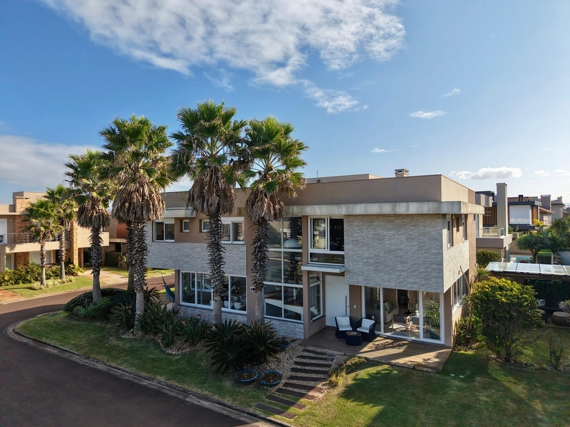 Excelente casa a venda no Condomínio Fechado Playa Vista em Xangri-lá: 1ª foto da galeria de imagens do imóvel