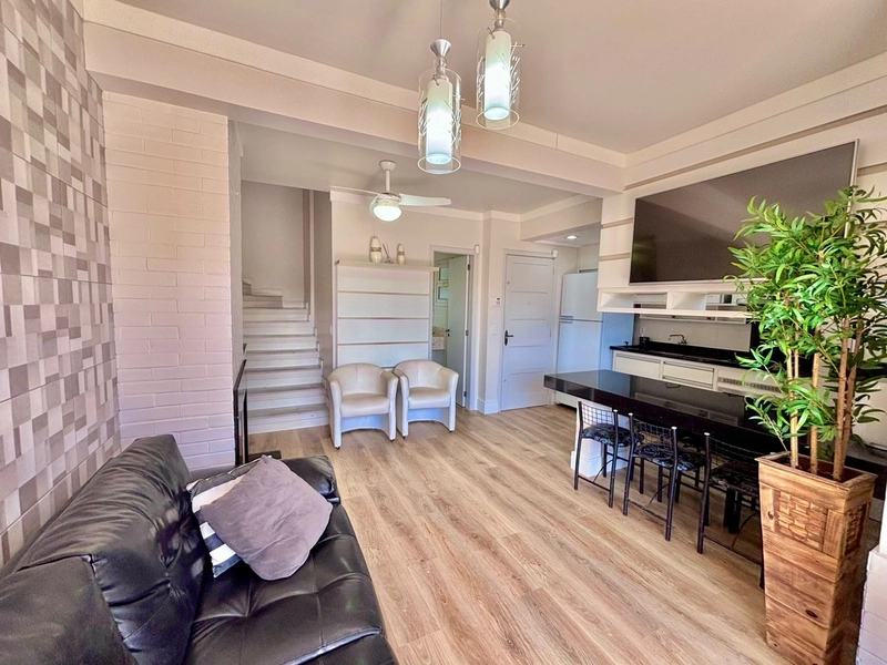 Duplex, 2 Suítes, mobiliado, frente Norte, próximo do mar em Xangri-lá: 2ª foto da galeria de imagens do imóvel