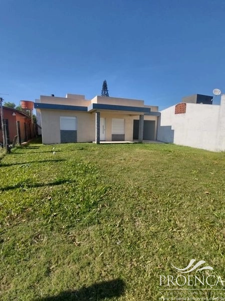 Casa com 2 dormitórios próximo ao mar em Capão da Canoa: 1ª foto da galeria de imagens do imóvel